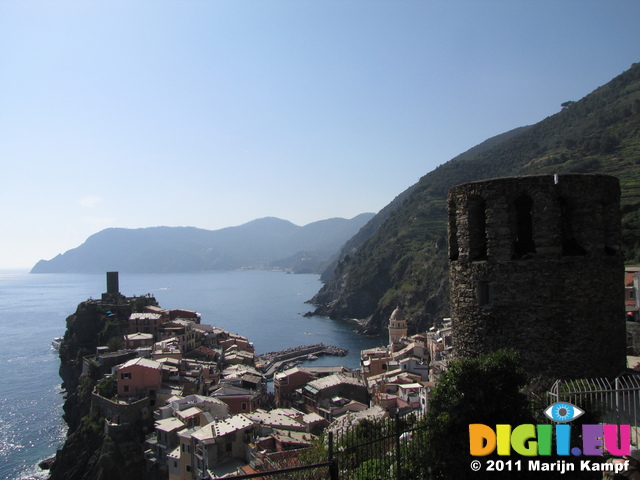 SX19728 Towers Vernazza, Cinque Terre, Italy